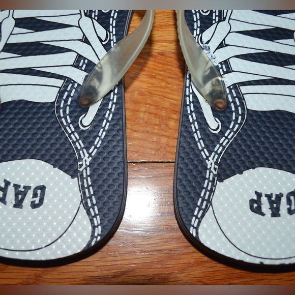 Youth boys GAP Kids flip-flops, size 1/2 - Picture 3 of 5